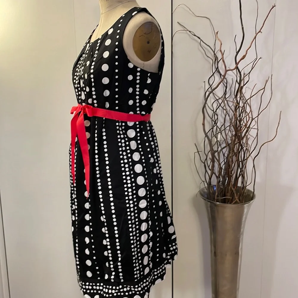 Motherhood Maternity sleeveless dotted dress with tie and pockets - Picture 4 of 9